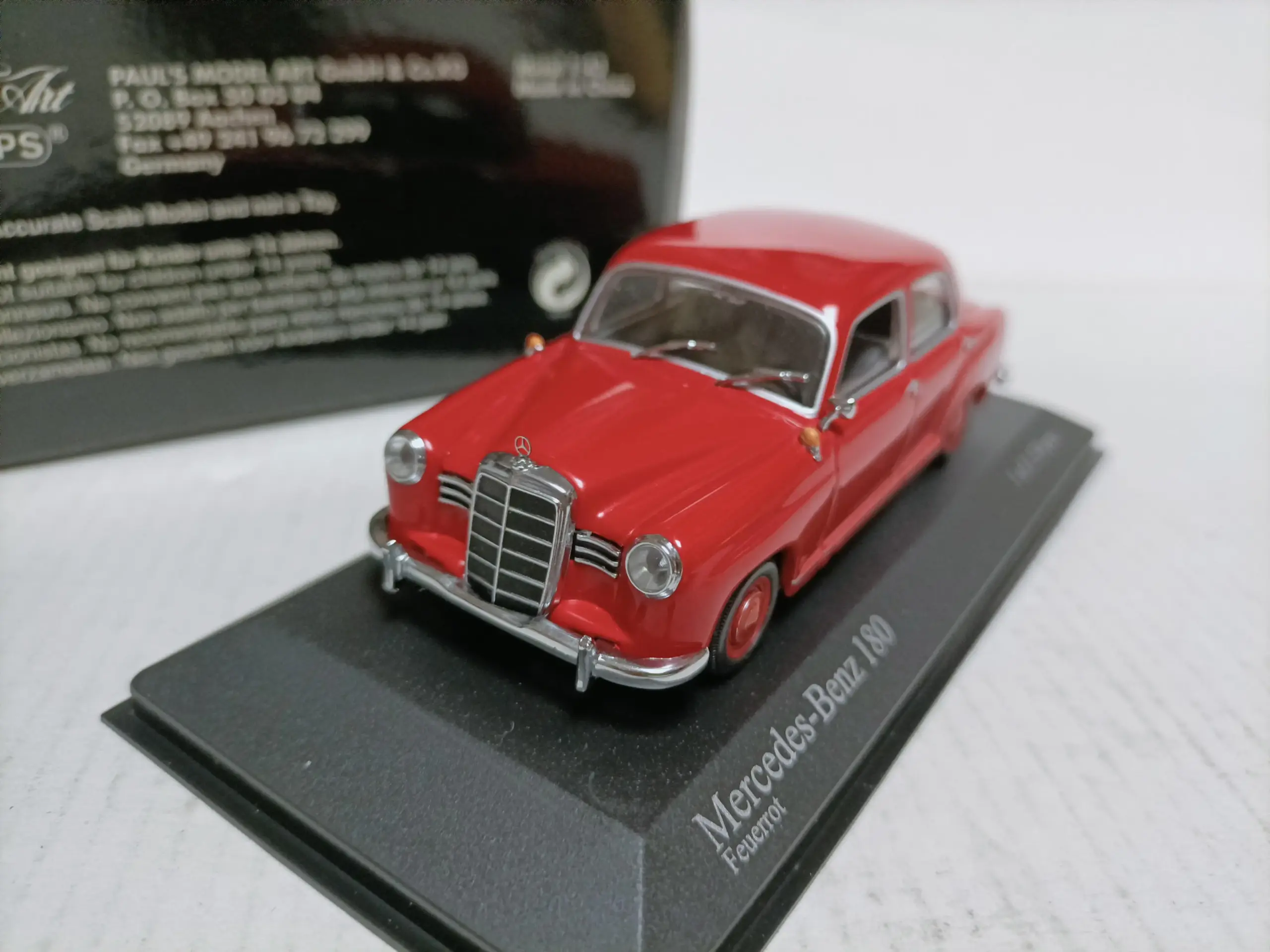 Vintage Mercedes-Benz 180 Diecast Model 1:43 Scale 6 Vintage Mercedes-Benz 180 Diecast Model 1:43 Scale - Image 6