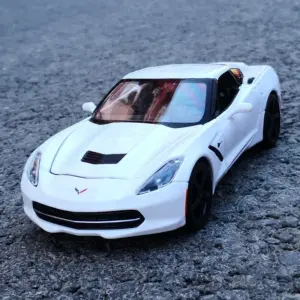 White 1:24 Diecast Chevrolet Corvette Model 13 S04f3c548135e4820ade239ff17653b02P