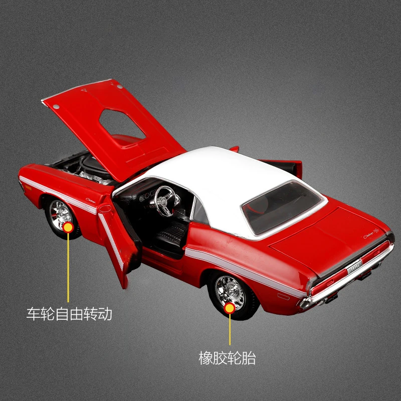 1970 Dodge Challenger R/T 1:24 Scale Diecast Model 4 1970 Dodge Challenger R/T 1:24 Scale Diecast Model - Image 4