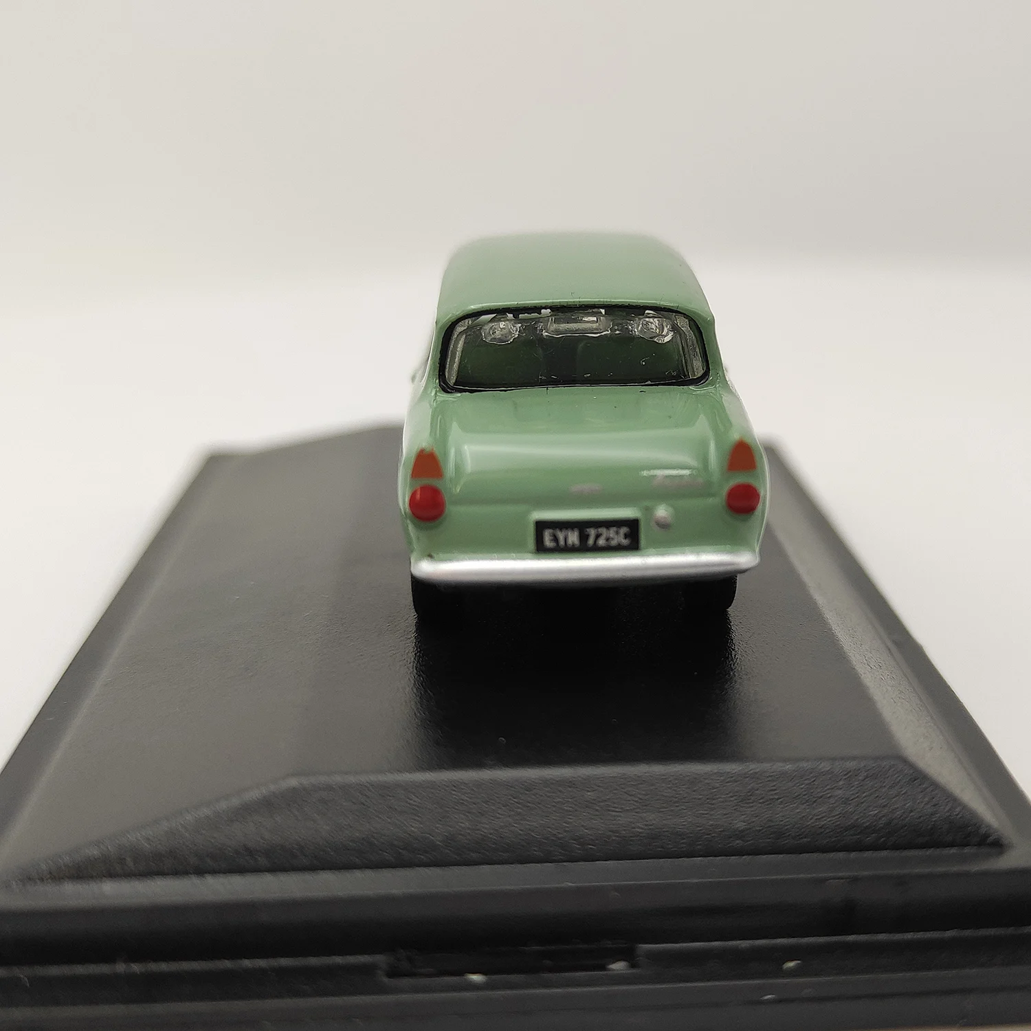Diecast 1959 Ford Anglia Model in Spruce Green 5 Diecast 1959 Ford Anglia Model in Spruce Green - Image 5