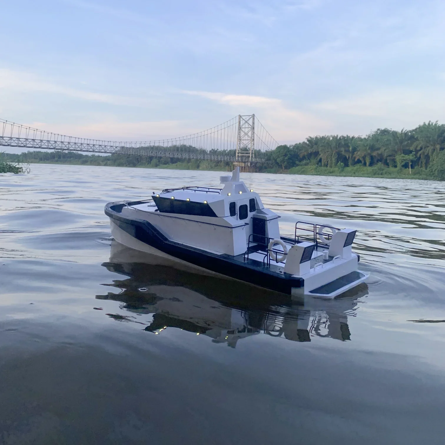 85 cm RC Coastal Patrol Speedboat Kit 5 85 cm RC Coastal Patrol Speedboat Kit - Image 5