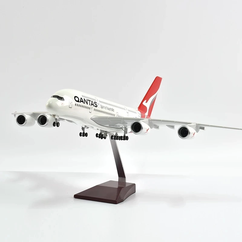 Qantas Airbus A380 1/160 Scale Model 3 Qantas Airbus A380 1/160 Scale Model - Image 3