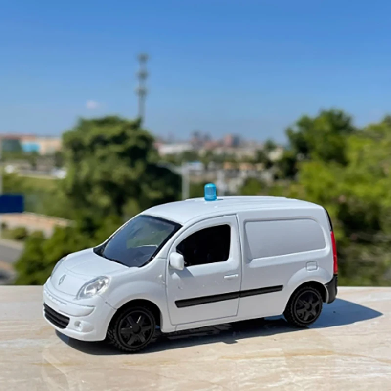 1/43 Scale Renault Minivan Diecast Model 1 1/43 Scale Renault Minivan Diecast Model
