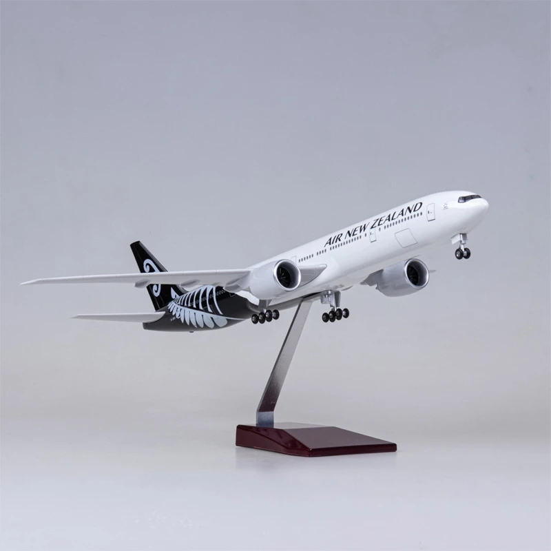 Air New Zealand Boeing 777 Model Display Piece 4 Air New Zealand Boeing 777 Model Display Piece - Image 4