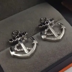 S0bbf3d83942646039efb4450d898ca34P