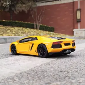 Vibrant Yellow 1:18 Lamborghini Aventador Model 11 S0bff912d9abb4273bcff3cf15fb4d90ef