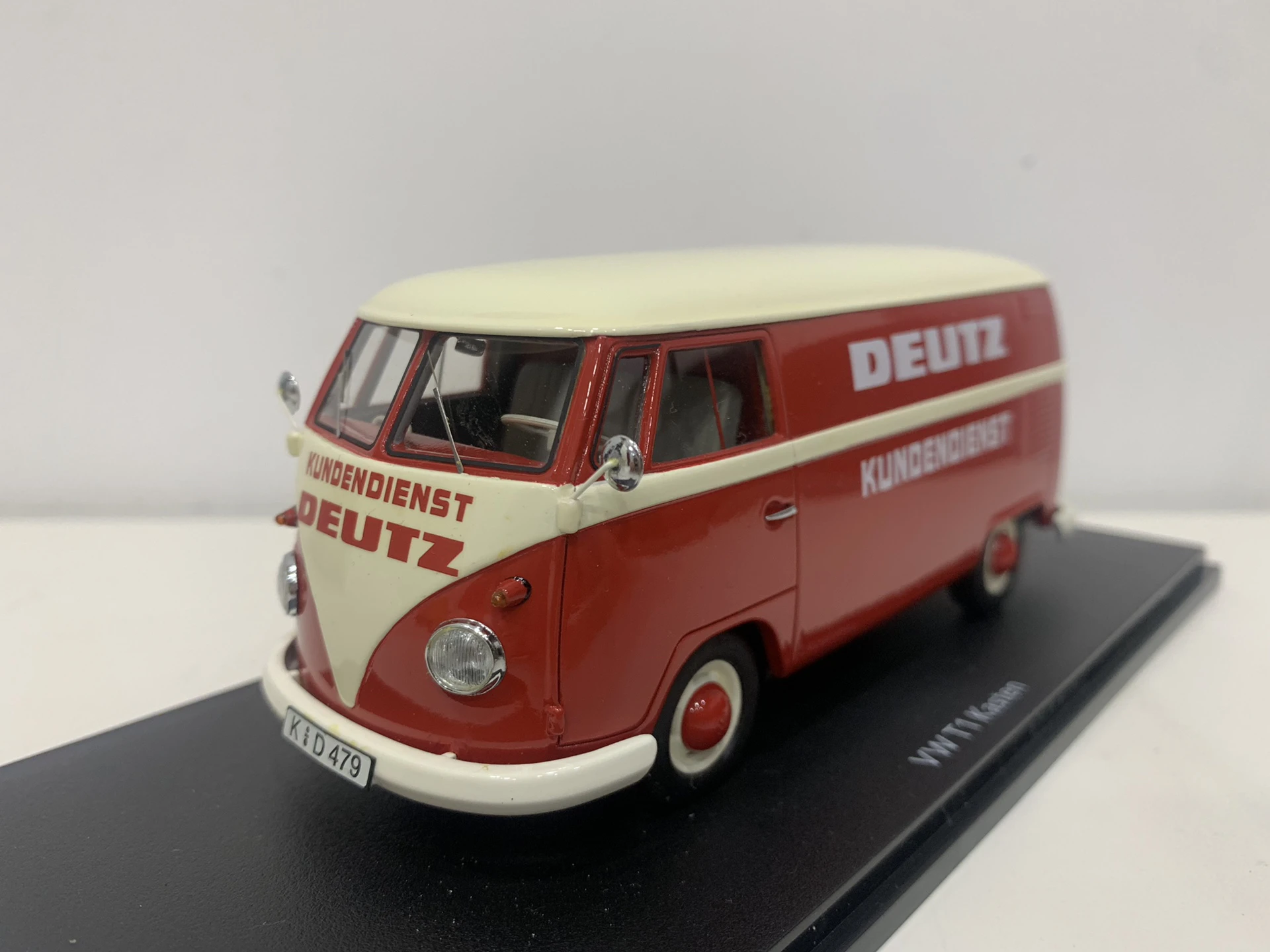Red Volkswagen T1 Diecast Model 1:32 Scale 2 Red Volkswagen T1 Diecast Model 1:32 Scale - Image 2