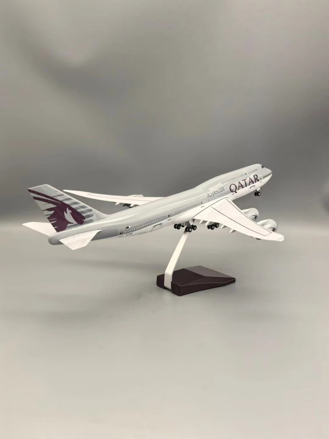 Qatar Airways Boeing 747-8 Model 1/150 Scale 3 Qatar Airways Boeing 747-8 Model 1/150 Scale - Image 3