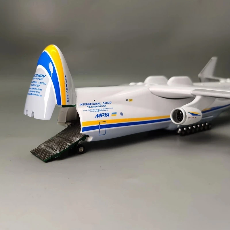 Antonov AN-225 Mriya 1:200 Scale Model 6 Antonov AN-225 Mriya 1:200 Scale Model - Image 6