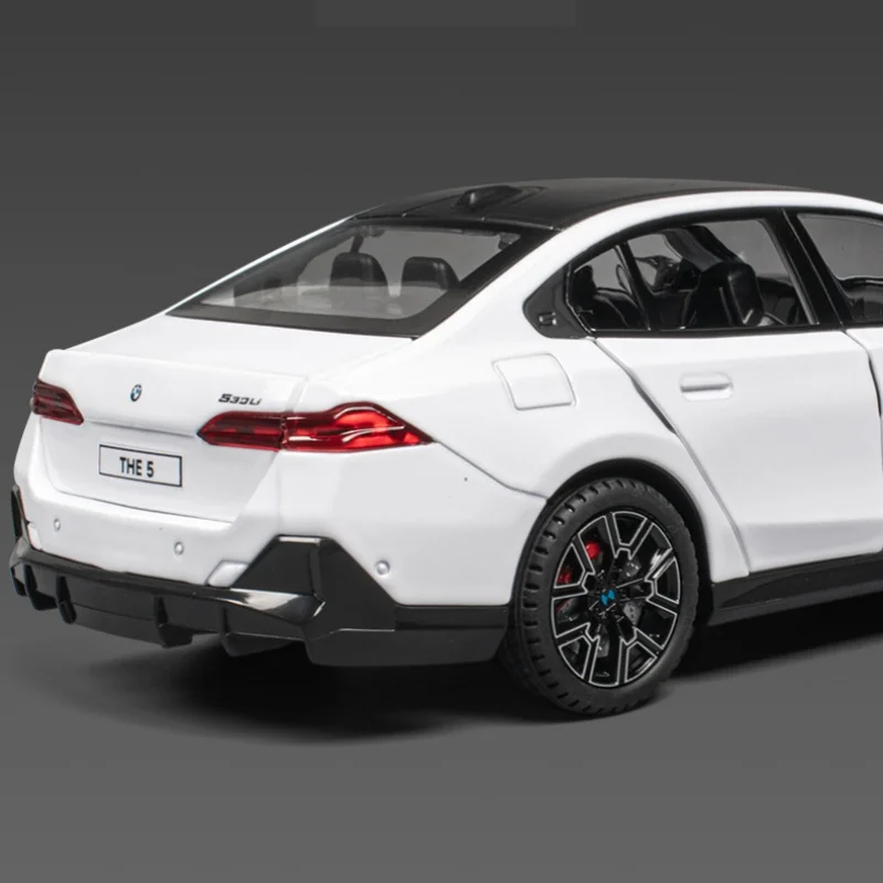 1:24 Scale Deluxe Alloy Car Model 4 1:24 Scale Deluxe Alloy Car Model - Image 4