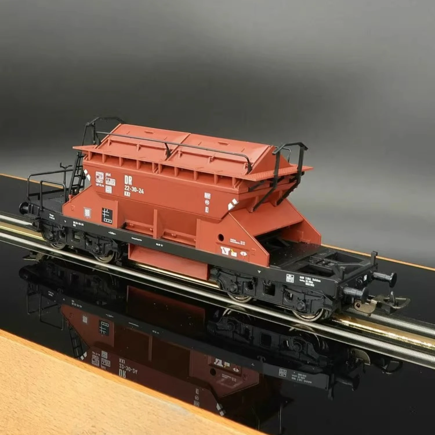 HO Scale Grain Car Model 54320 with Realistic Detailing 6 HO Scale Grain Car Model 54320 with Realistic Detailing - Image 6