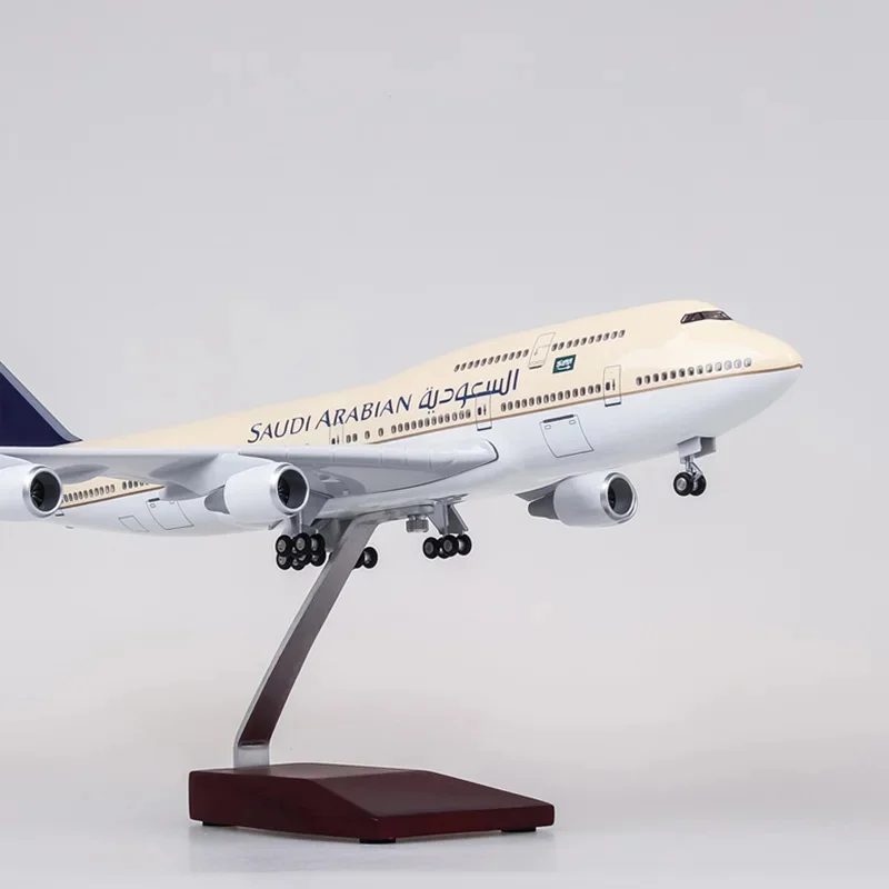 Saudi Arabian Airlines B747-4 Model 47cm Scale 3 Saudi Arabian Airlines B747-4 Model 47cm Scale - Image 3
