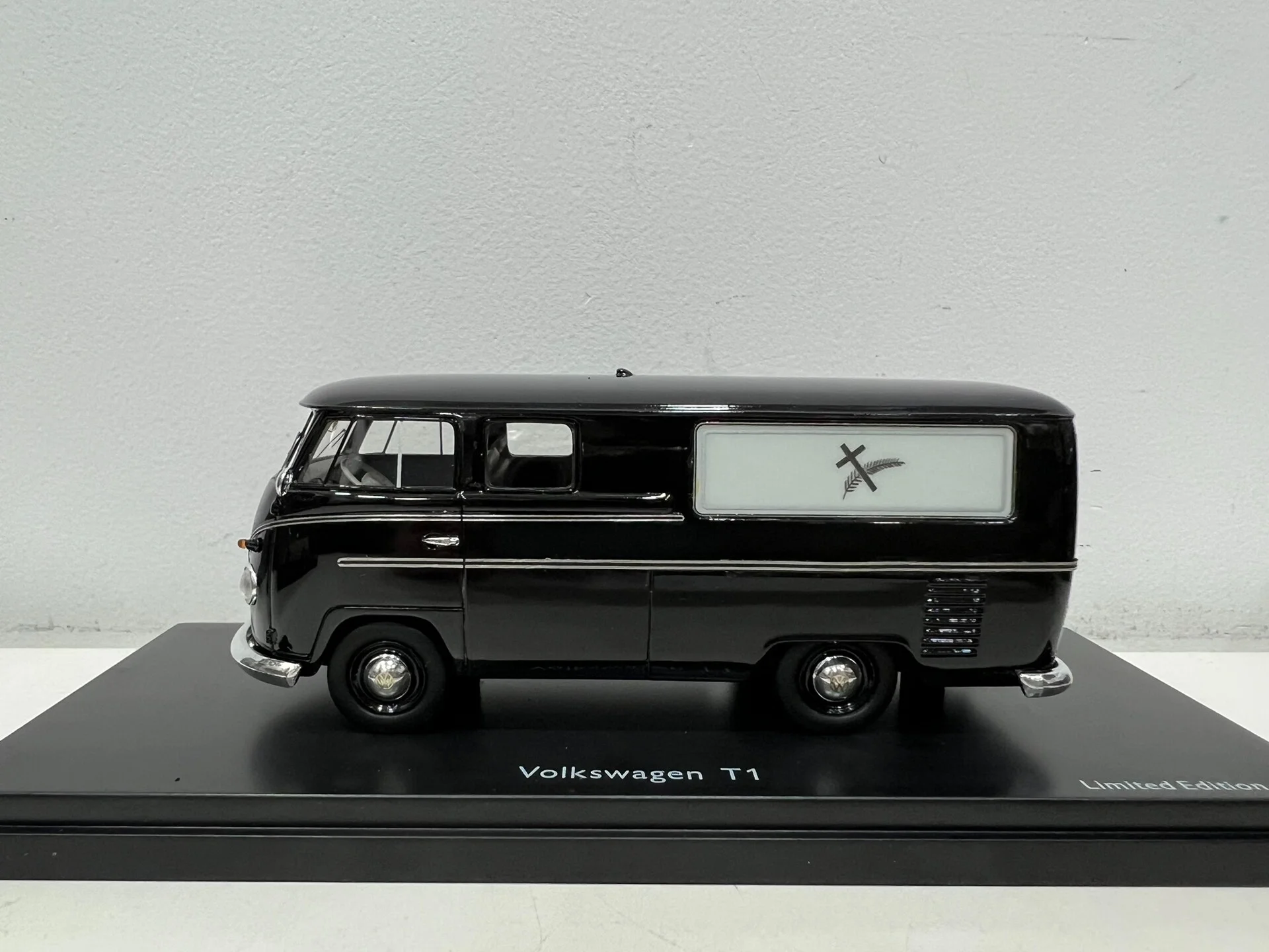 Vintage VW T1 Bus Model 1/43 Resin Collectible 3 Vintage VW T1 Bus Model 1/43 Resin Collectible - Image 3