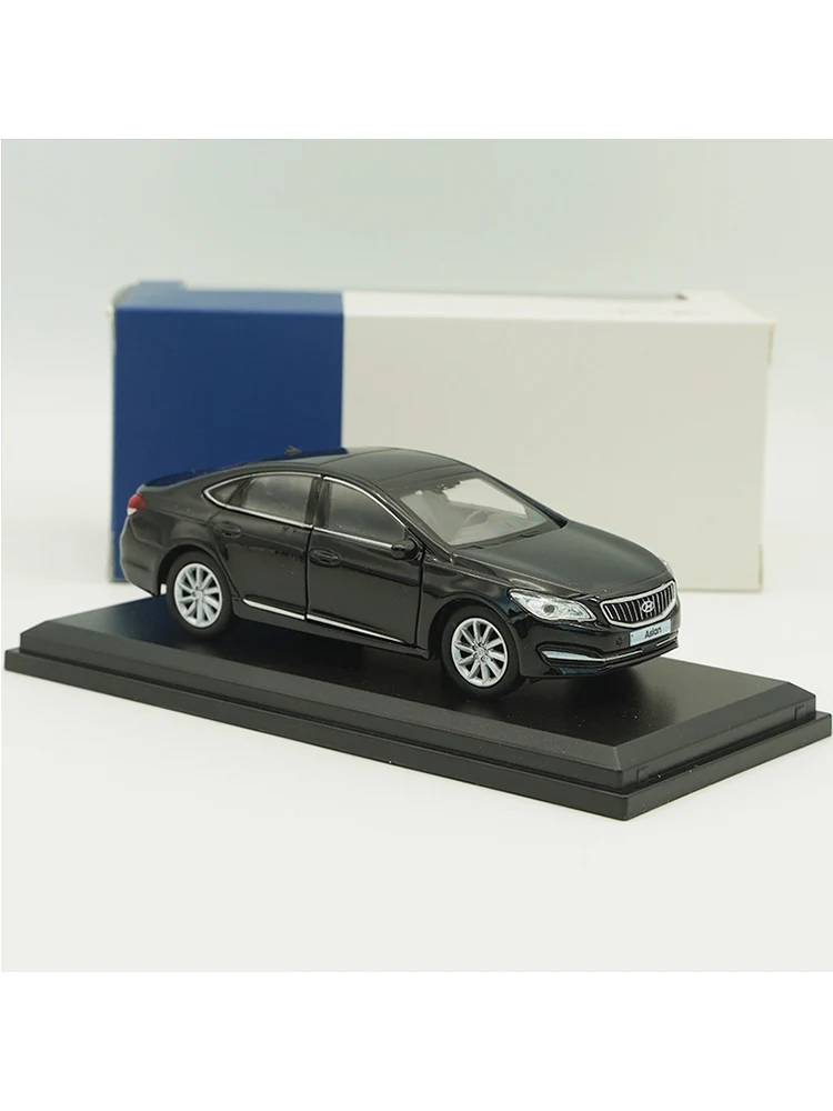 Hyundai Aslan 1:38 Diecast Model Car 4 Hyundai Aslan 1:38 Diecast Model Car - Image 4