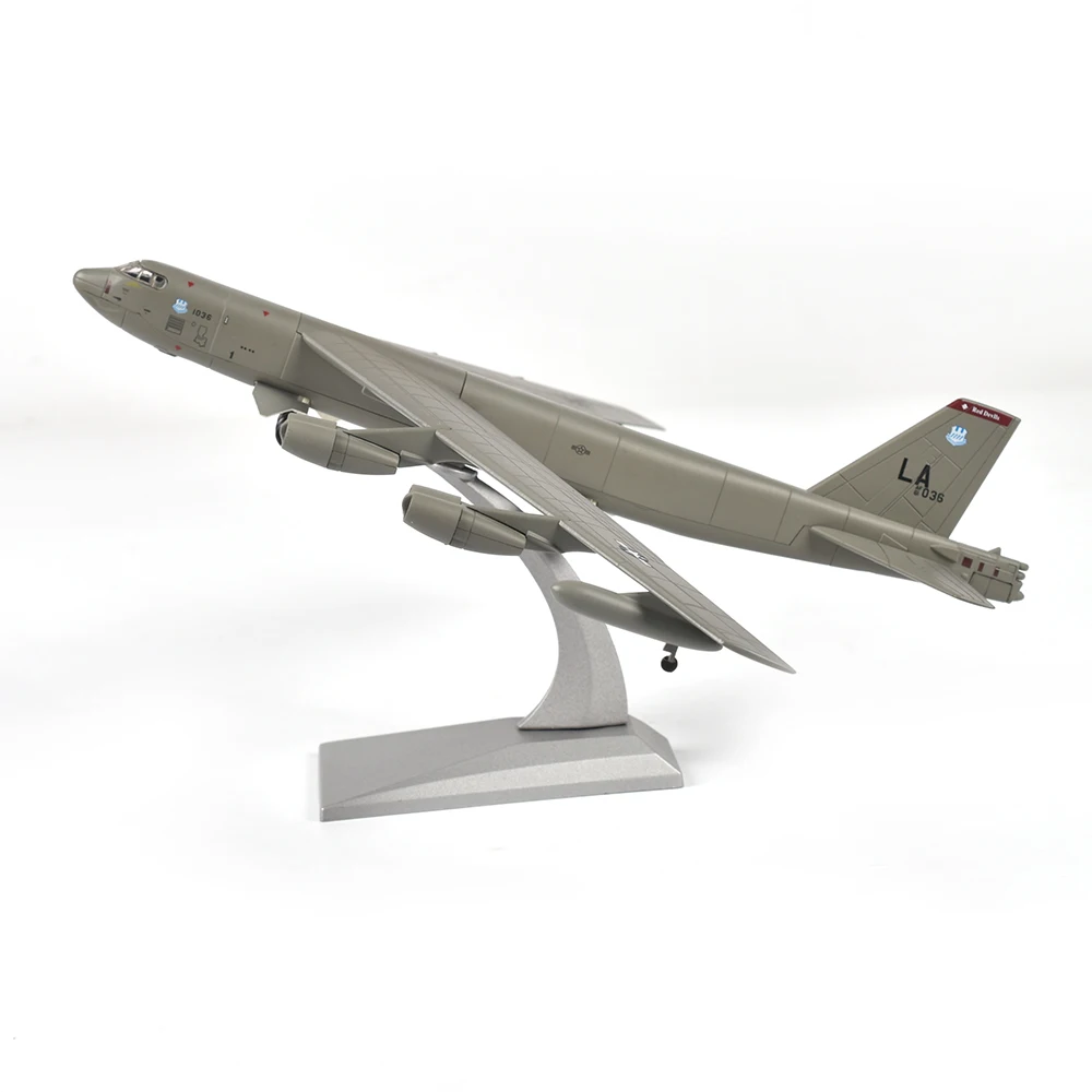 1/200 Scale Alloy B-52 Bomber Model 2 1/200 Scale Alloy B-52 Bomber Model - Image 2