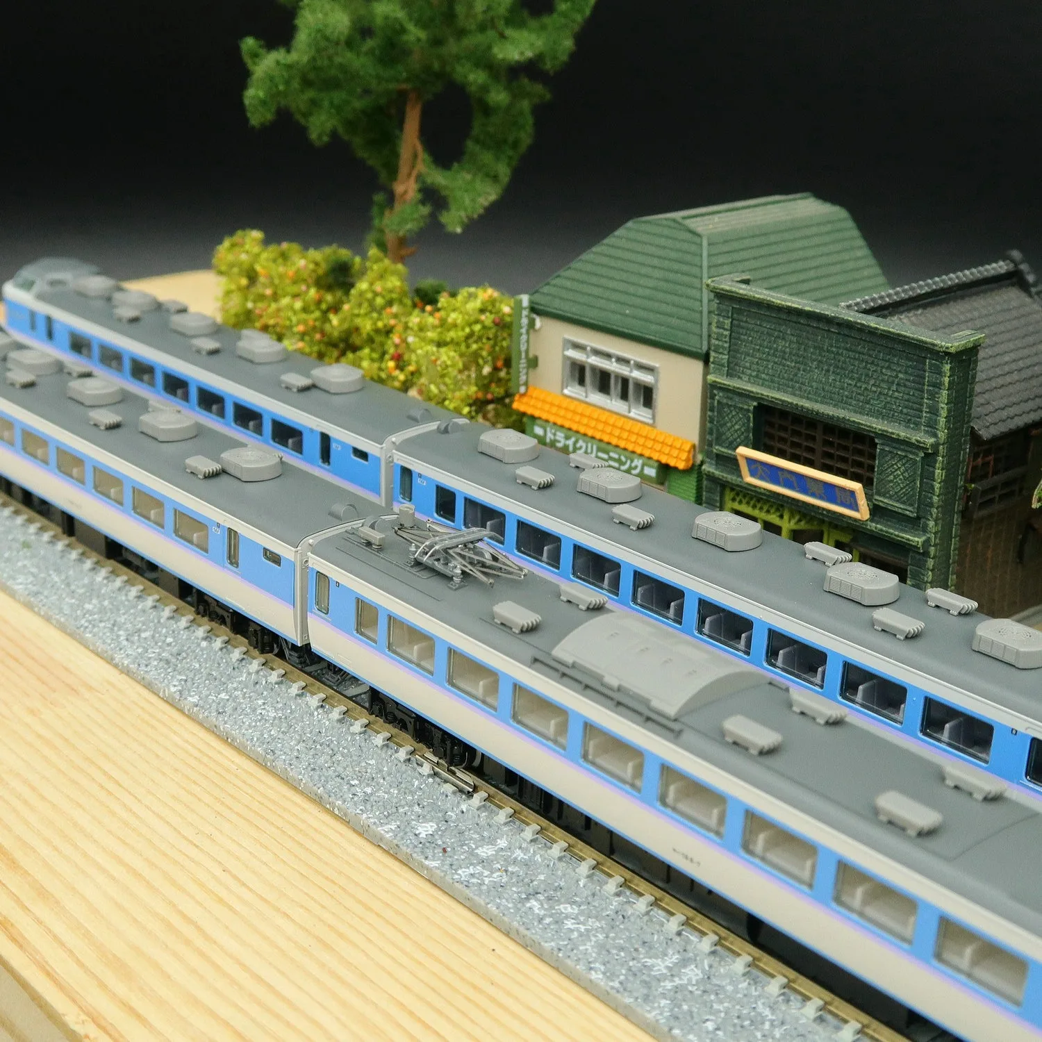 JR189 Series Express M11 1/160 Scale Model Train Set 4 JR189 Series Express M11 1/160 Scale Model Train Set - Image 4