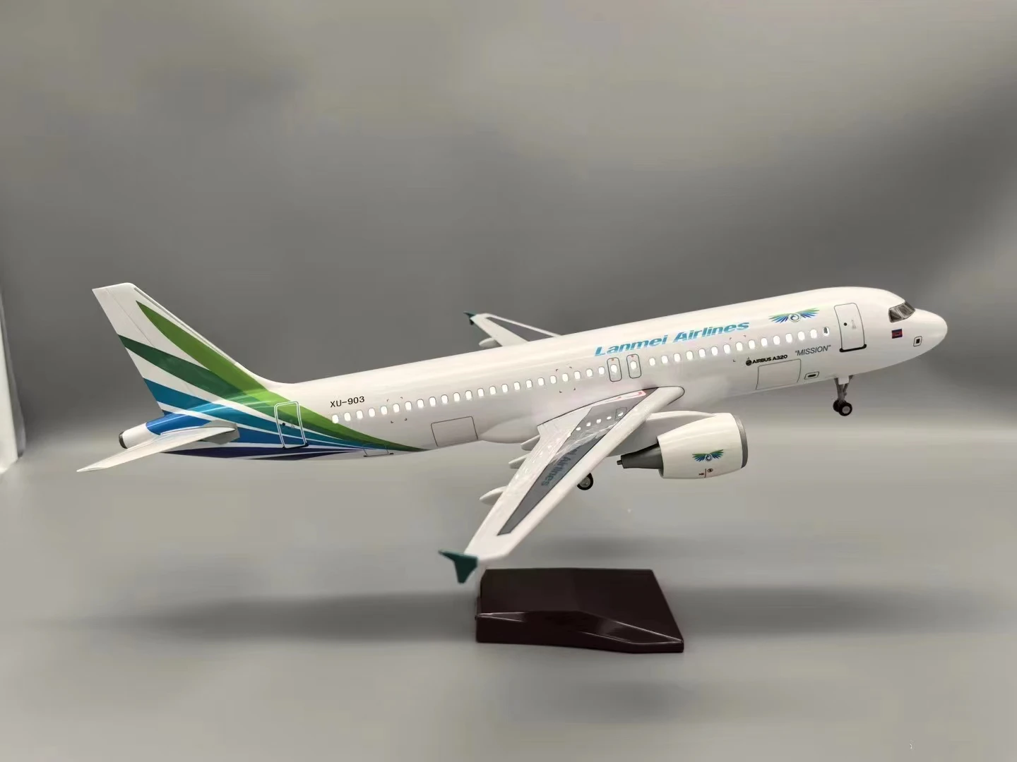 A320 Resin Aircraft Model with LED Option 3 A320 Resin Aircraft Model with LED Option - Image 3