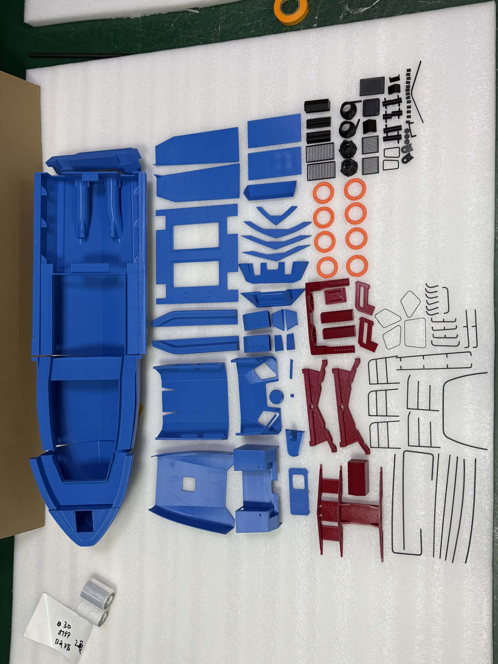 85 cm RC Coastal Patrol Speedboat Kit 7 85 cm RC Coastal Patrol Speedboat Kit - Image 7