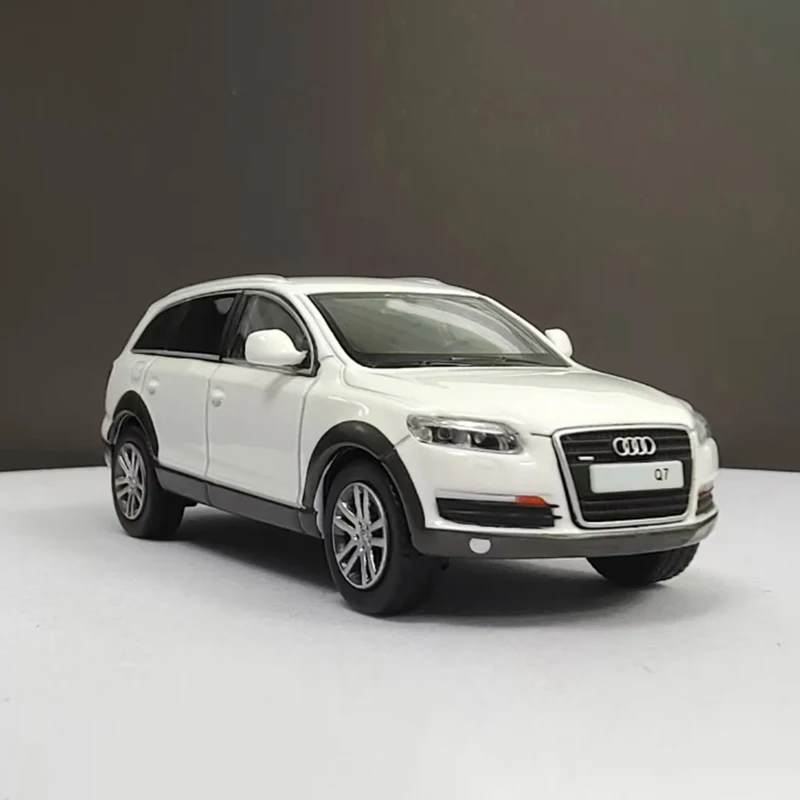 1:64 Scale Q7 Diecast Model for Collectors 4 1:64 Scale Q7 Diecast Model for Collectors - Image 4
