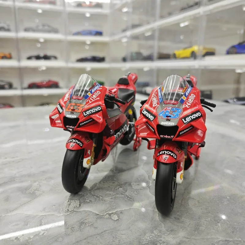 Ducati Desmosedici GP22 1:12 Die-Cast Model 2 Ducati Desmosedici GP22 1:12 Die-Cast Model - Image 2