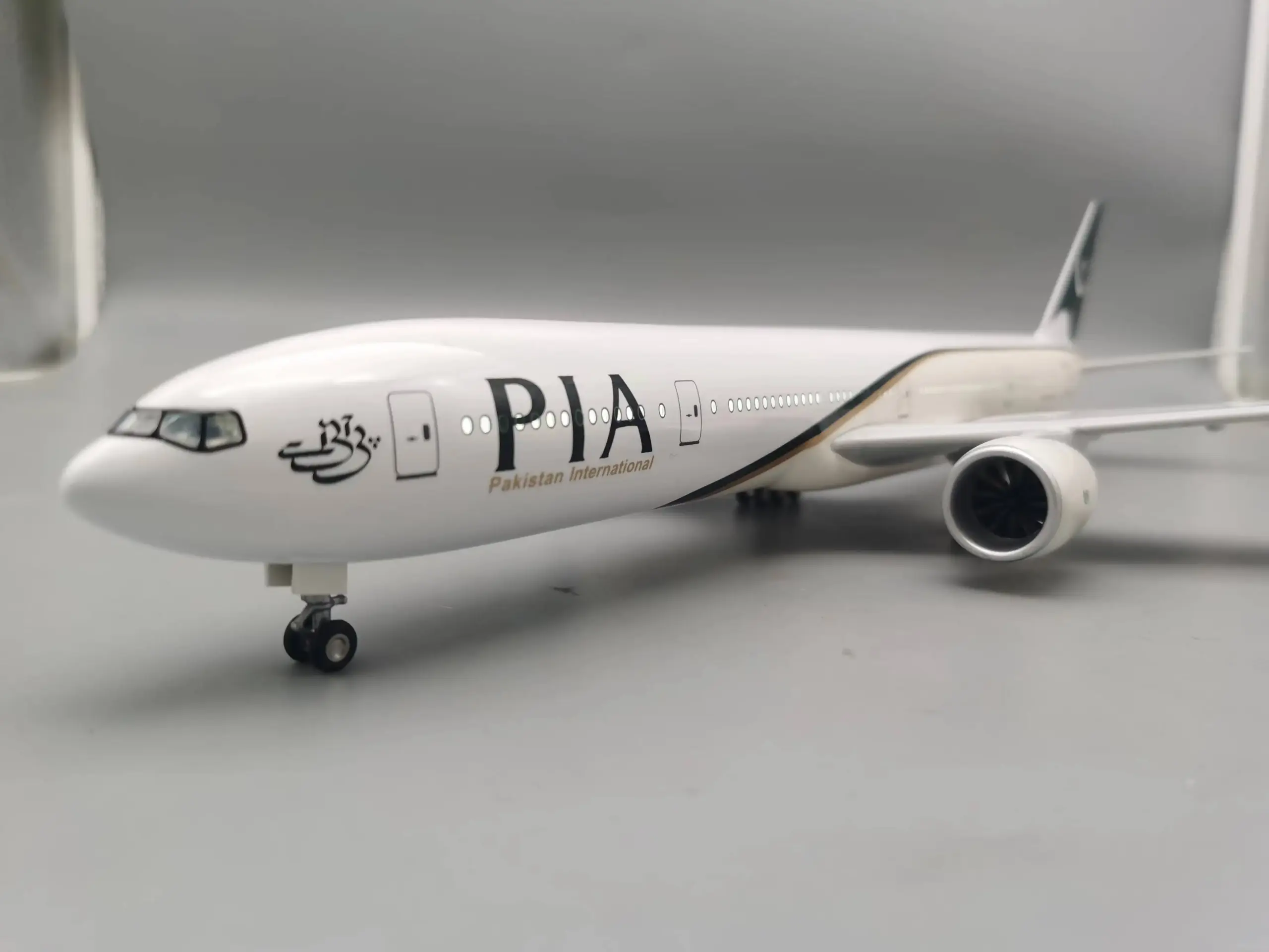 Pakistan Airlines B777 Model Display 47cm 6 Pakistan Airlines B777 Model Display 47cm - Image 6