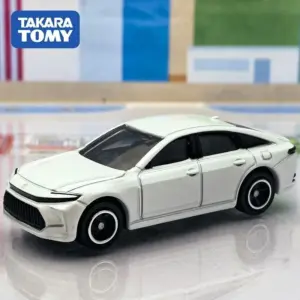 Takara Tomy Toyota Crown Sedan Model No. 62 10 S1a7aabdaf9804de39d4253933c4c5e5fO