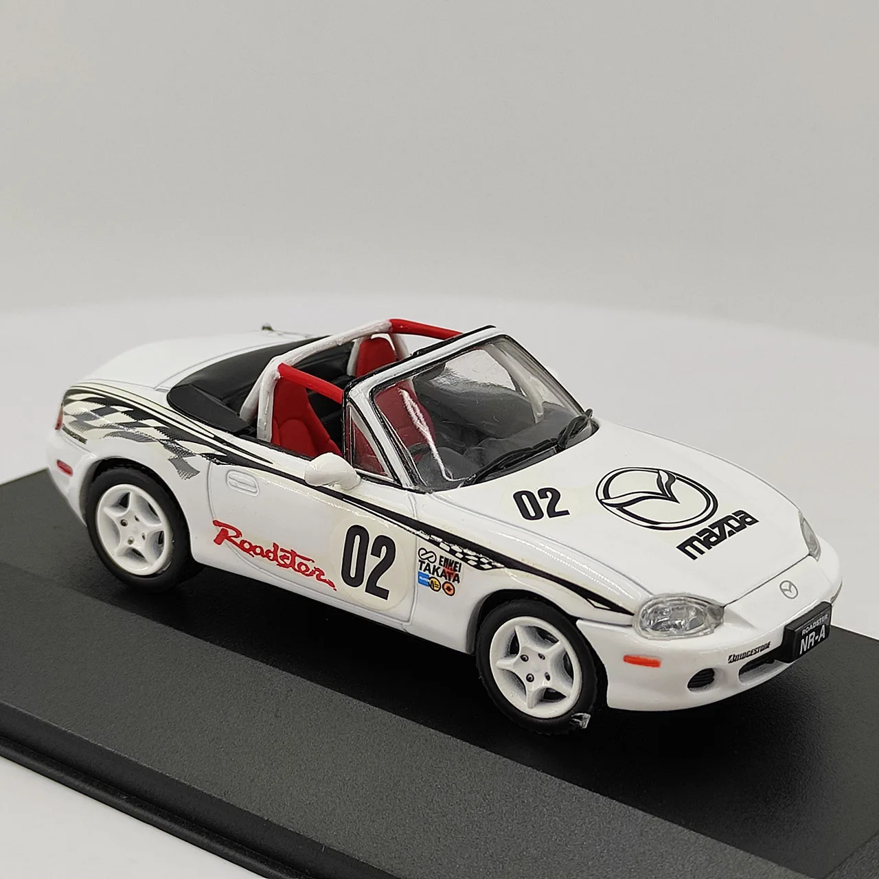 Mazda Roadster NR-A 1:43 Scale Diecast Model 6 Mazda Roadster NR-A 1:43 Scale Diecast Model - Image 6