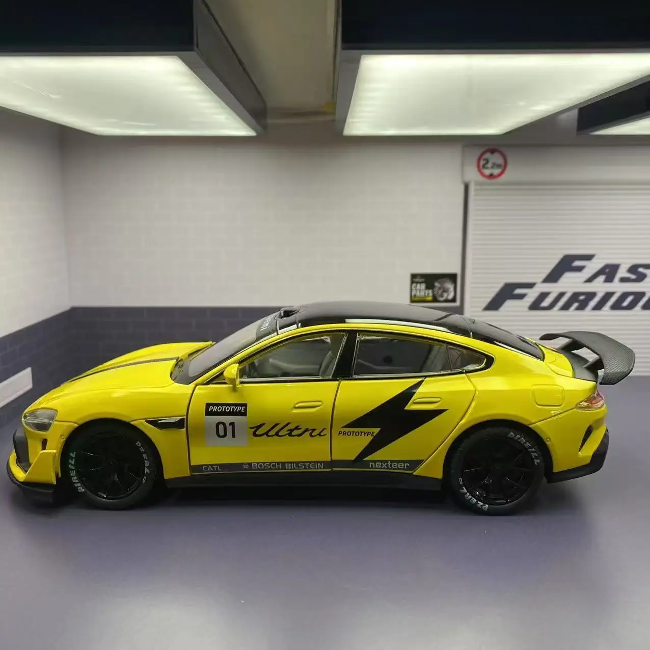 1:24 Die-Cast Sports Car Model with Sound 2 1:24 Die-Cast Sports Car Model with Sound - Image 2