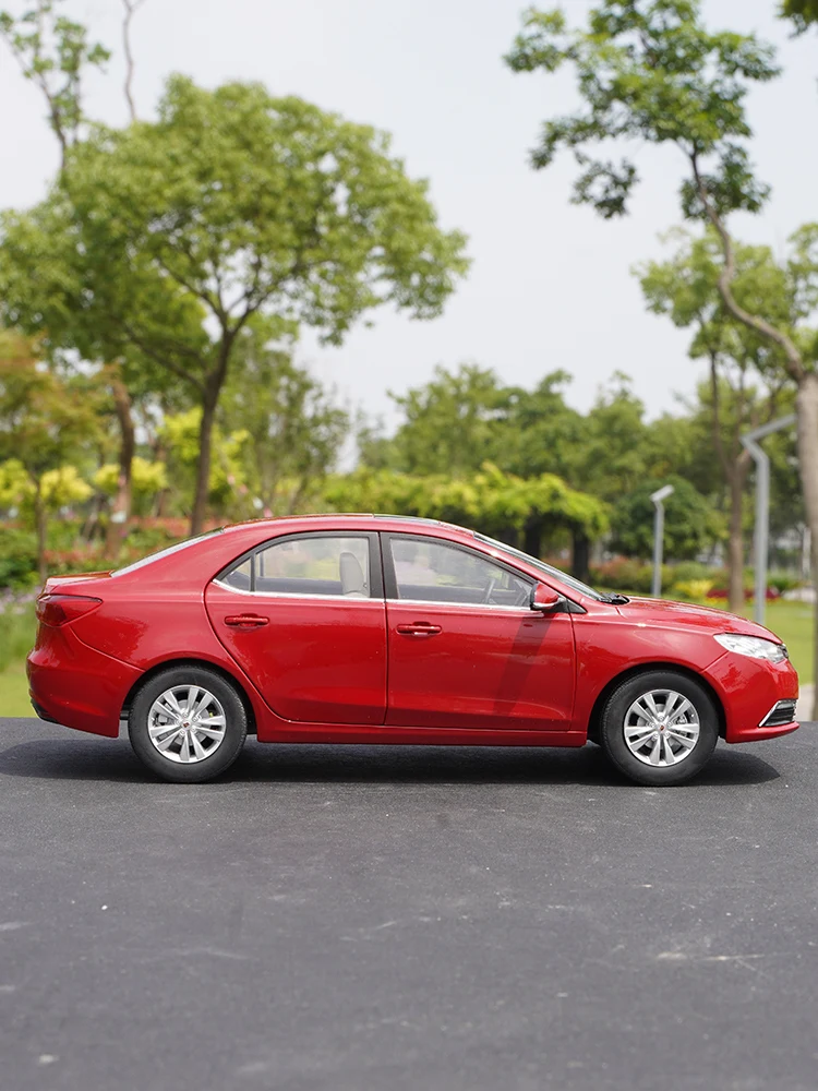 Red Roewe 360 Diecast Model 1:16 Scale 2 Red Roewe 360 Diecast Model 1:16 Scale - Image 2