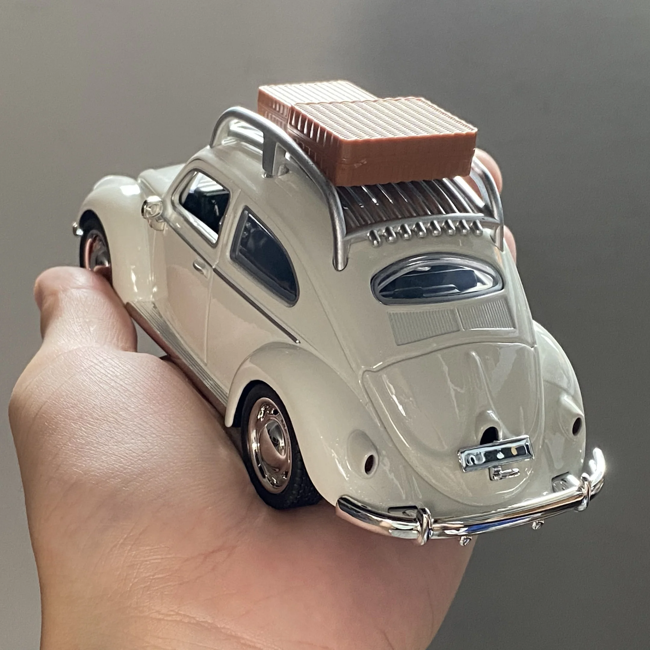1:32 Scale Vintage Volkswagen Beetle Diecast Model 4 1:32 Scale Vintage Volkswagen Beetle Diecast Model - Image 4