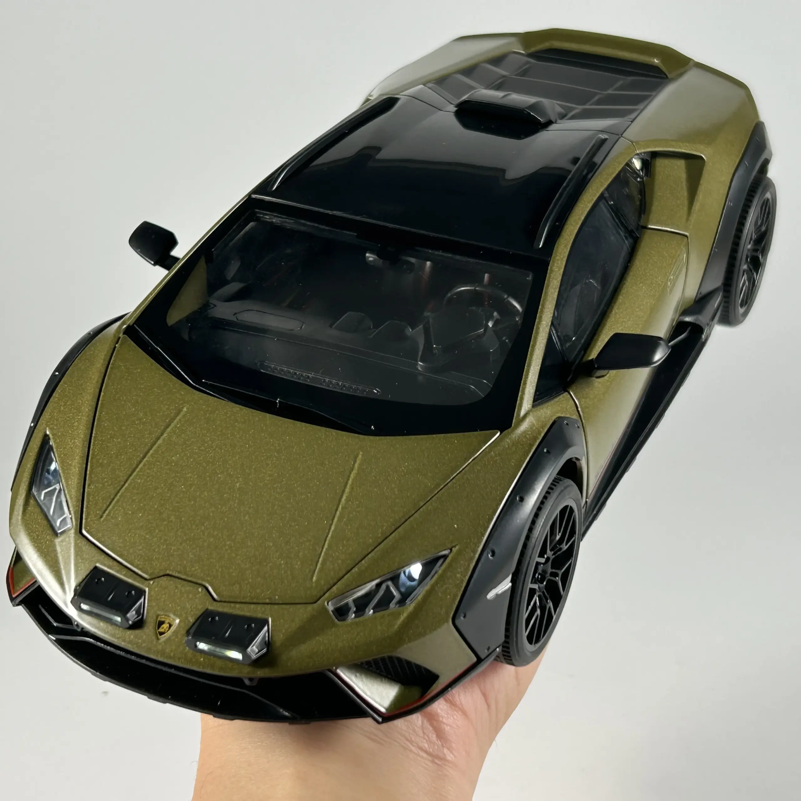 Lamborghini Huracan Sterrato 1:18 Diecast Model 6 Lamborghini Huracan Sterrato 1:18 Diecast Model - Image 6
