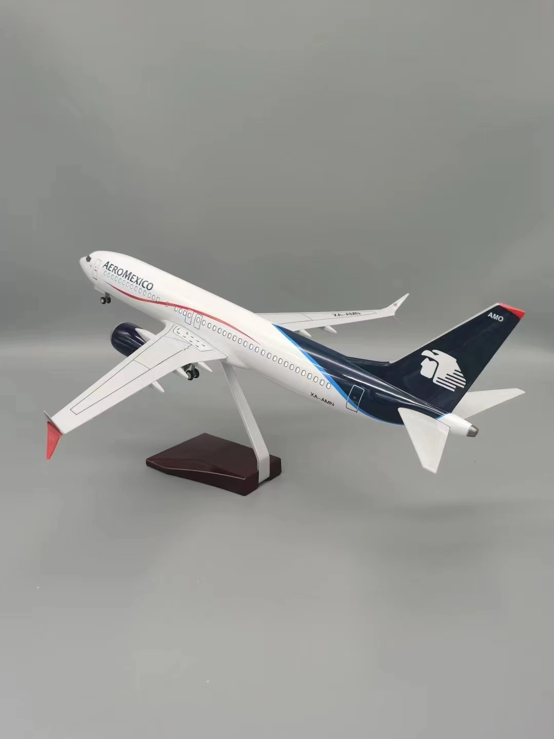 Aeromexico Boeing 737 Model 1:85 Resin Replica 4 Aeromexico Boeing 737 Model 1:85 Resin Replica - Image 4