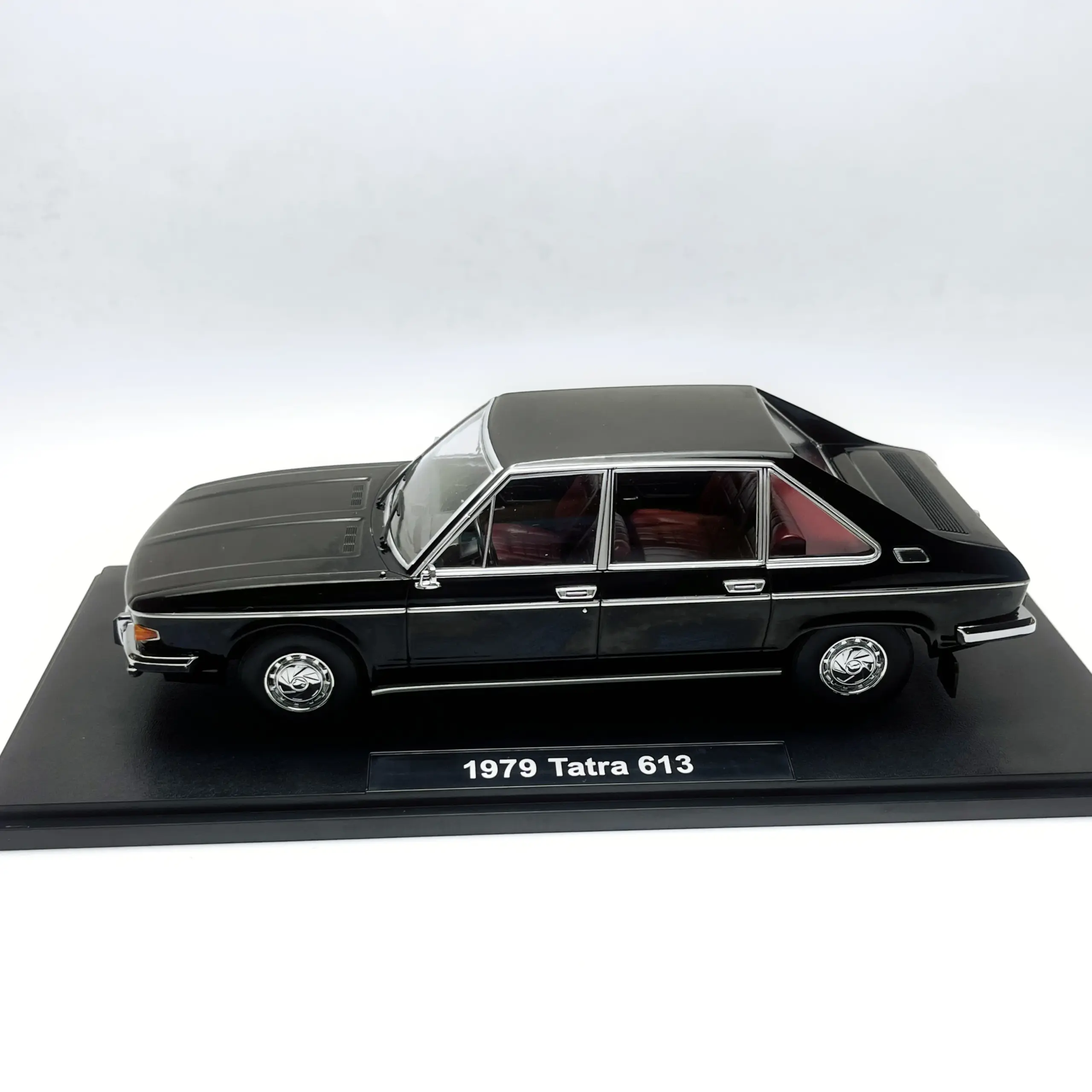 Vintage Tatra 613 Rescue Car Model 5 Vintage Tatra 613 Rescue Car Model - Image 5