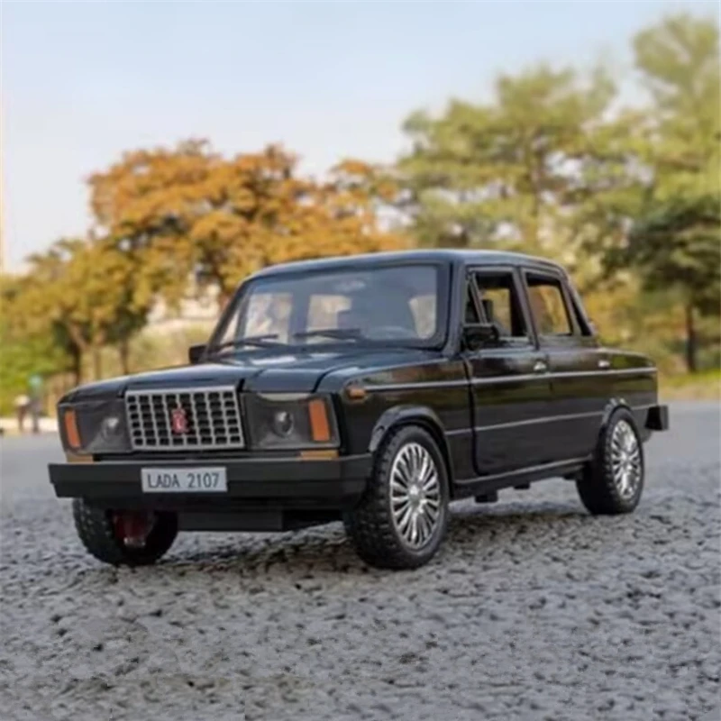 1/18 LADA 2107 Diecast Model Car 2 1/18 LADA 2107 Diecast Model Car - Image 2