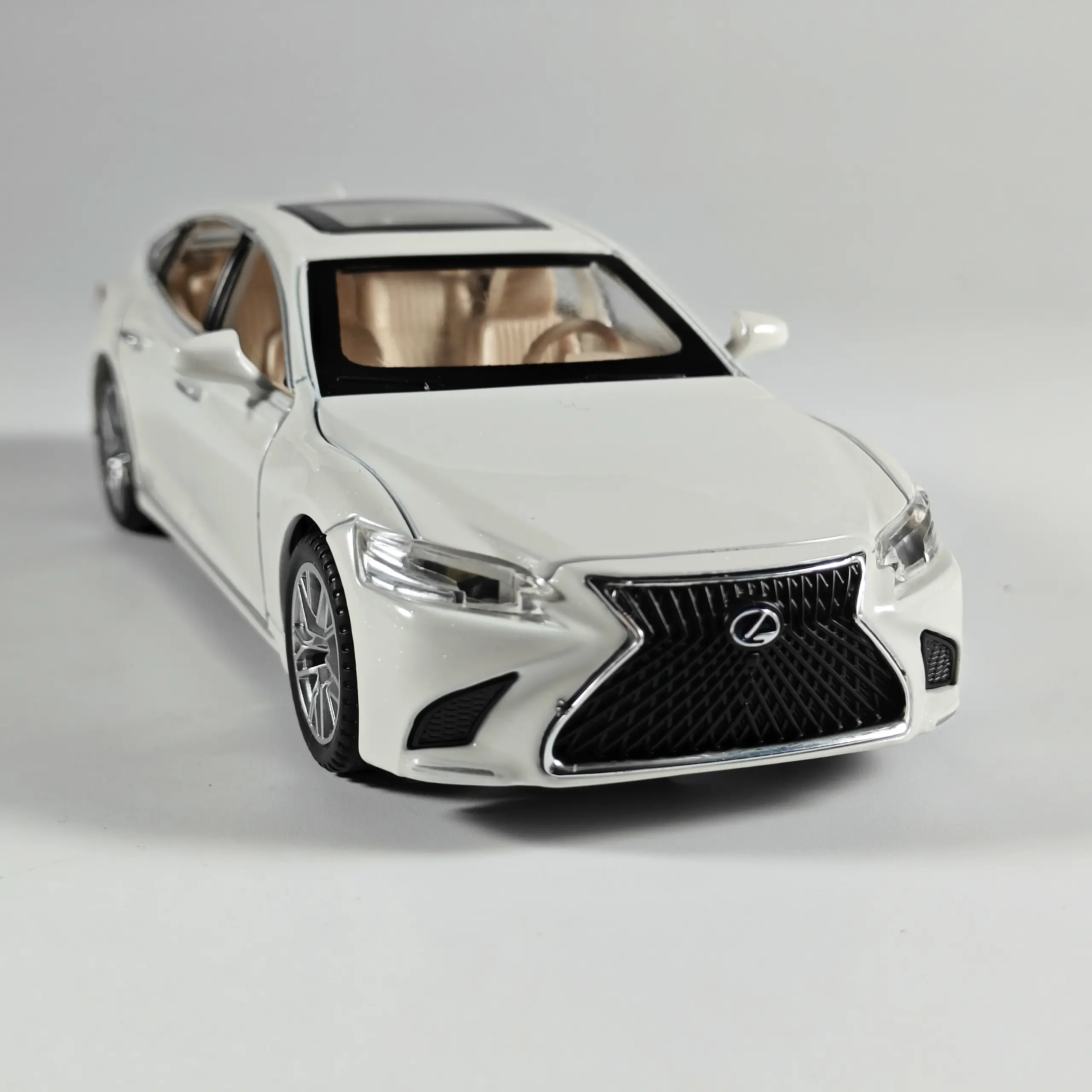 1/32 Lexus LS500H Diecast Model Collection 2 1/32 Lexus LS500H Diecast Model Collection - Image 2