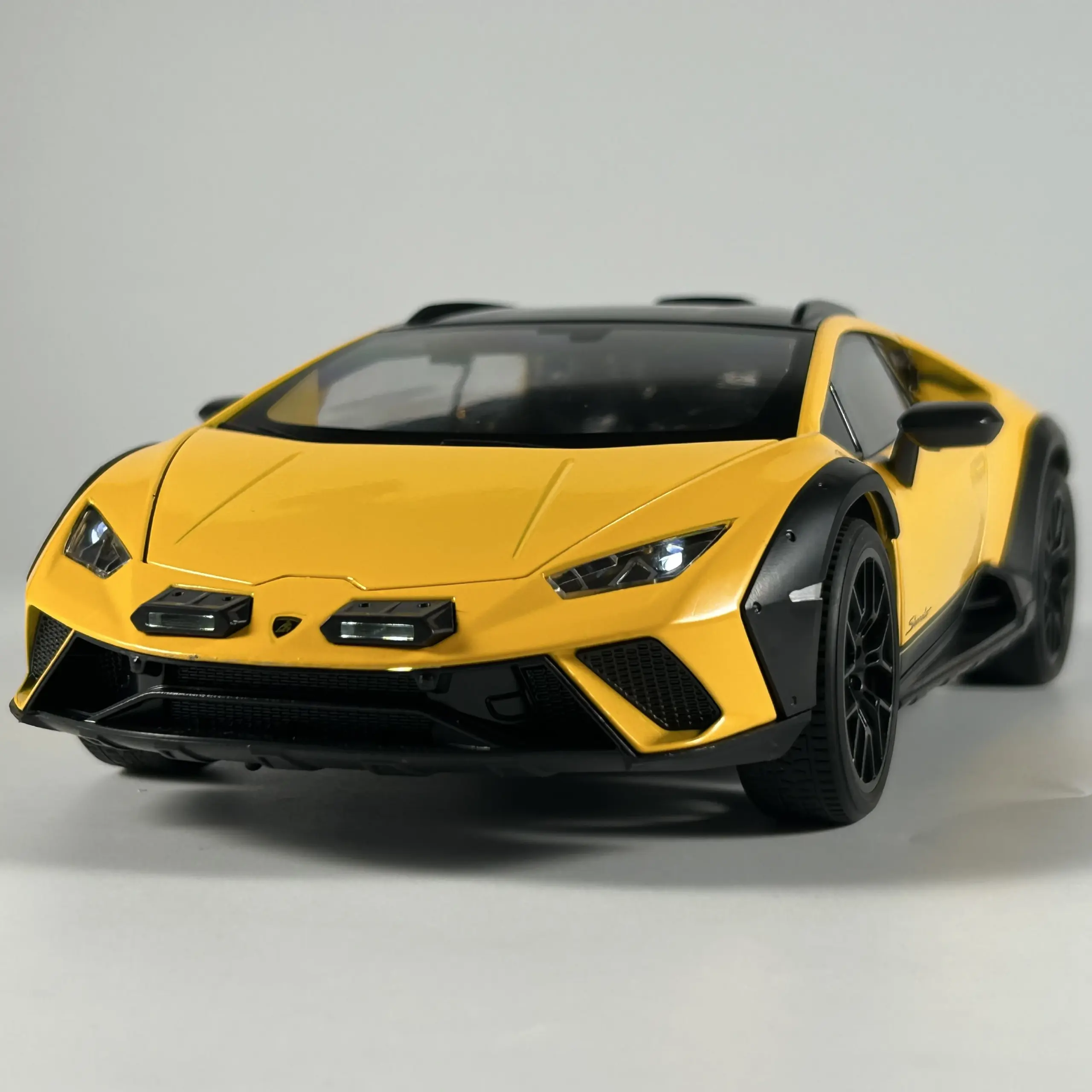 Lamborghini Huracan Sterrato 1:18 Diecast Model 3 Lamborghini Huracan Sterrato 1:18 Diecast Model - Image 3