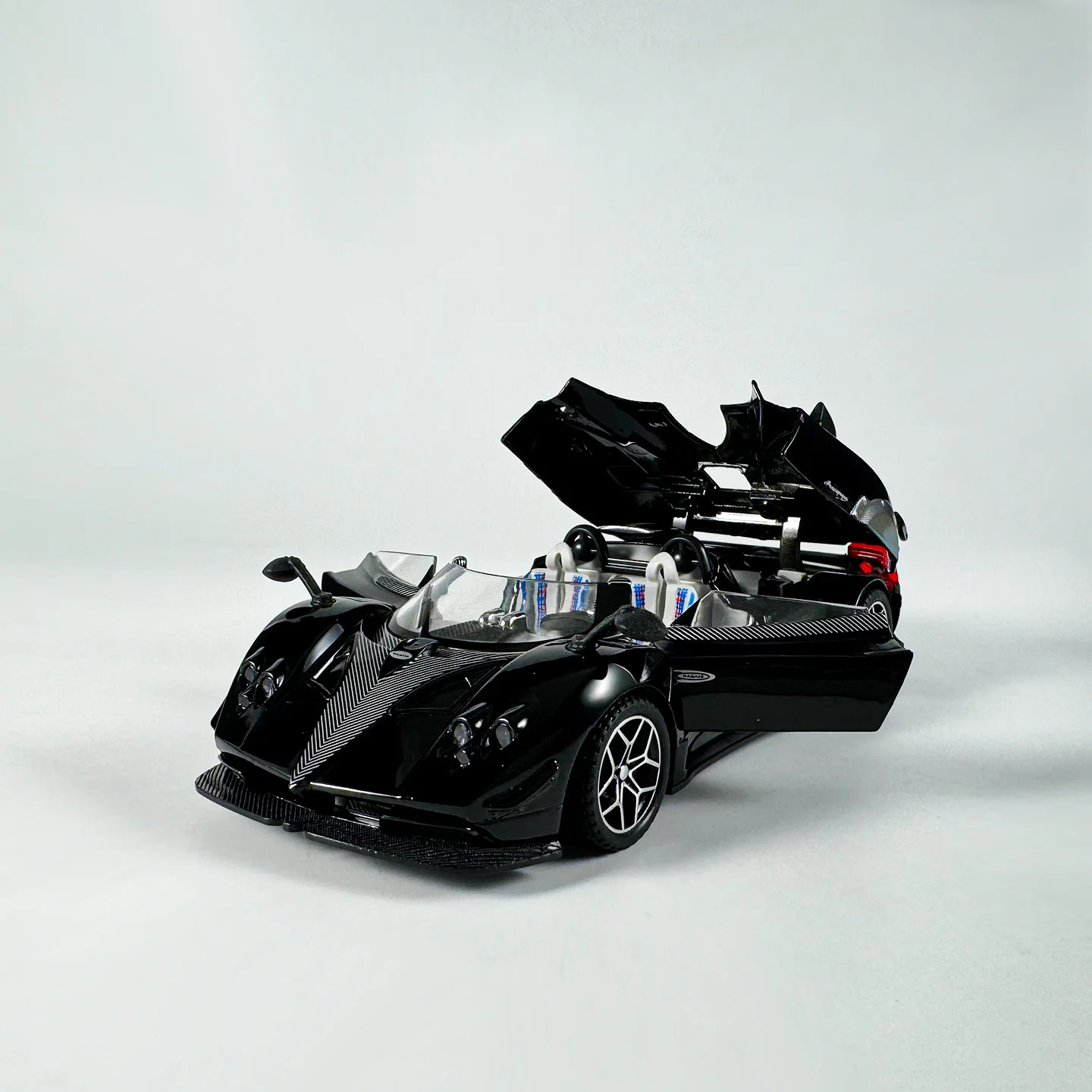 1:32 Alloy Sports Car Model for Collectors 2 1:32 Alloy Sports Car Model for Collectors - Image 2