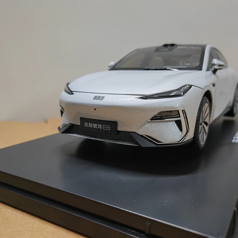 Geely Galaxy E8 Diecast Model 1:18 Scale 4 Geely Galaxy E8 Diecast Model 1:18 Scale - Image 4