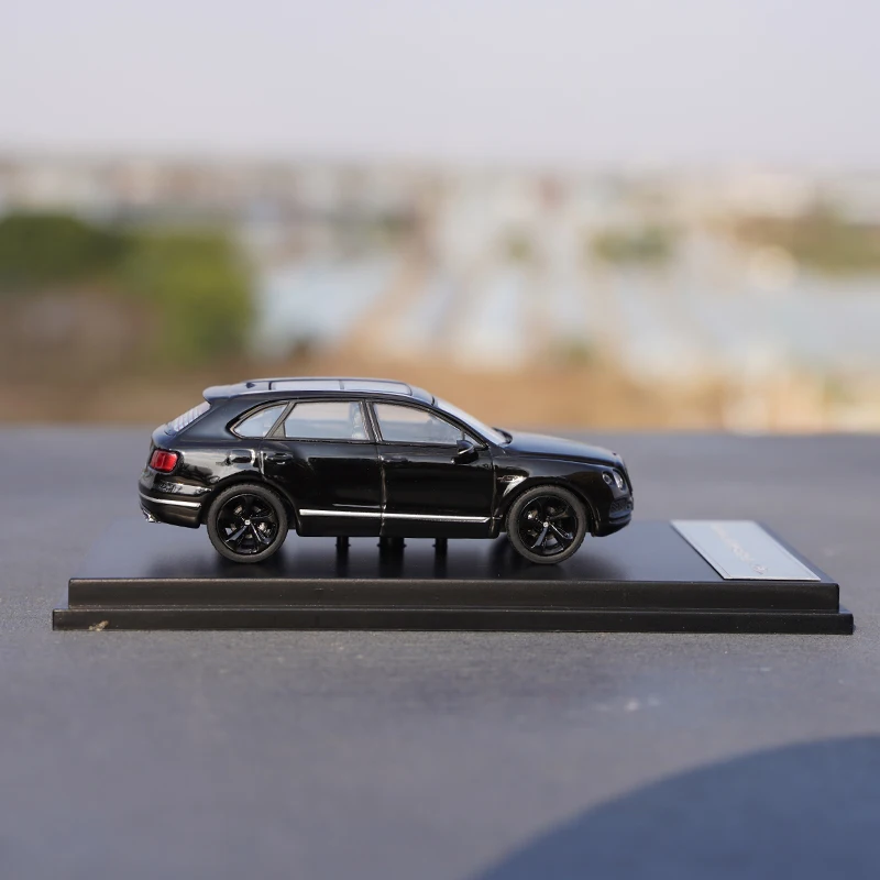 1:64 Bentley Bentayga SUV Diecast Model Set 3 1:64 Bentley Bentayga SUV Diecast Model Set - Image 3