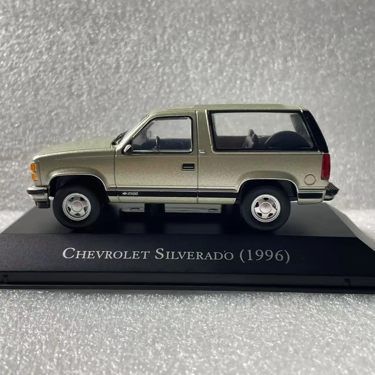 Detailed 1996 Chevy Silverado Miniature Model 3 Detailed 1996 Chevy Silverado Miniature Model - Image 3