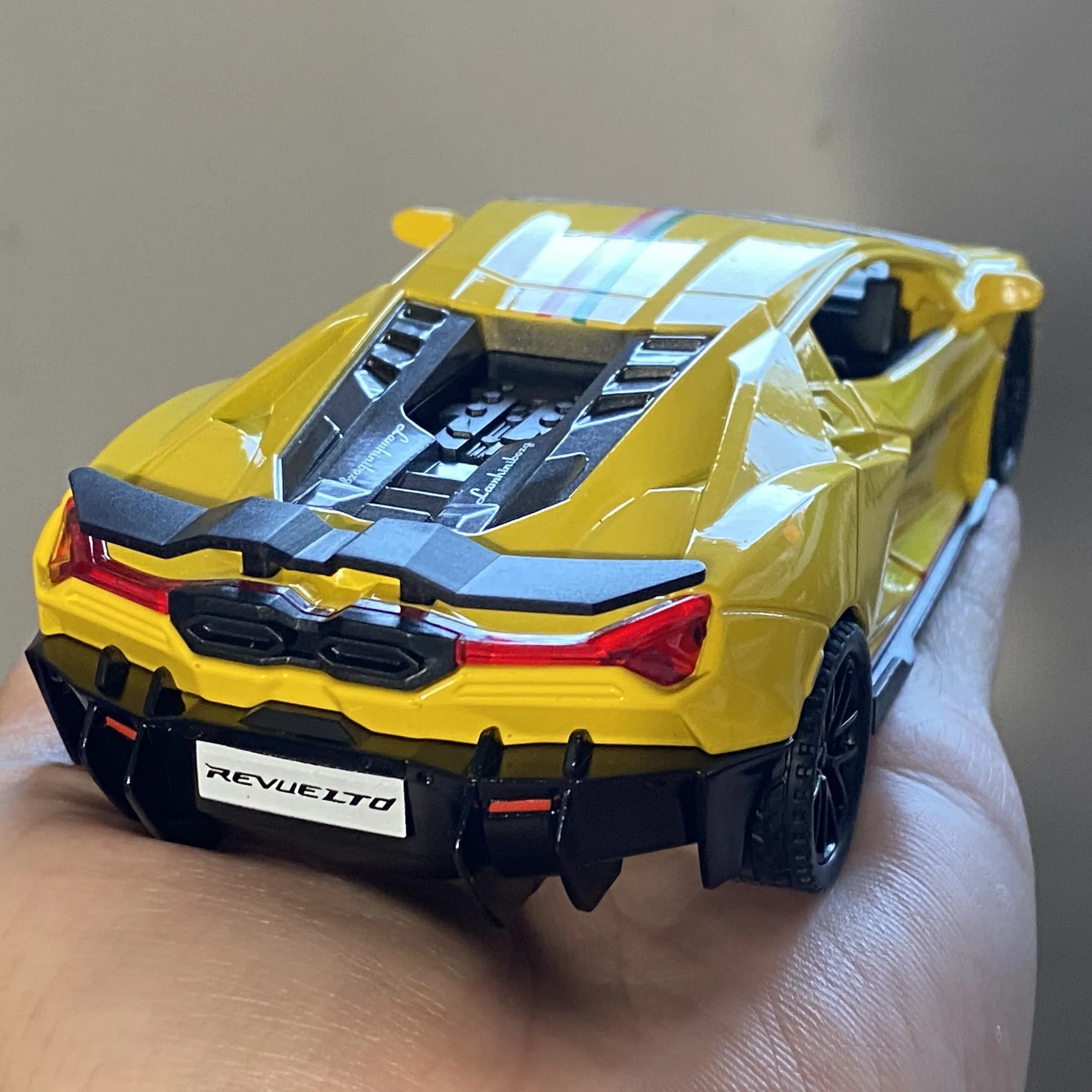 1:32 Scale Diecast Racing Car Model 4 1:32 Scale Diecast Racing Car Model - Image 4