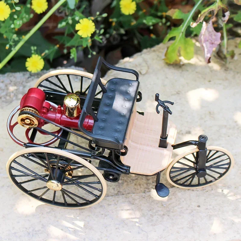 Vintage 1886 Car Model 1:12 Diecast Replica 2 Vintage 1886 Car Model 1:12 Diecast Replica - Image 2