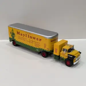 Yellow Chevrolet 9700 LCF Diecast Model 8 S22c2c5a2af2e46d8ad40733a16f412c1P