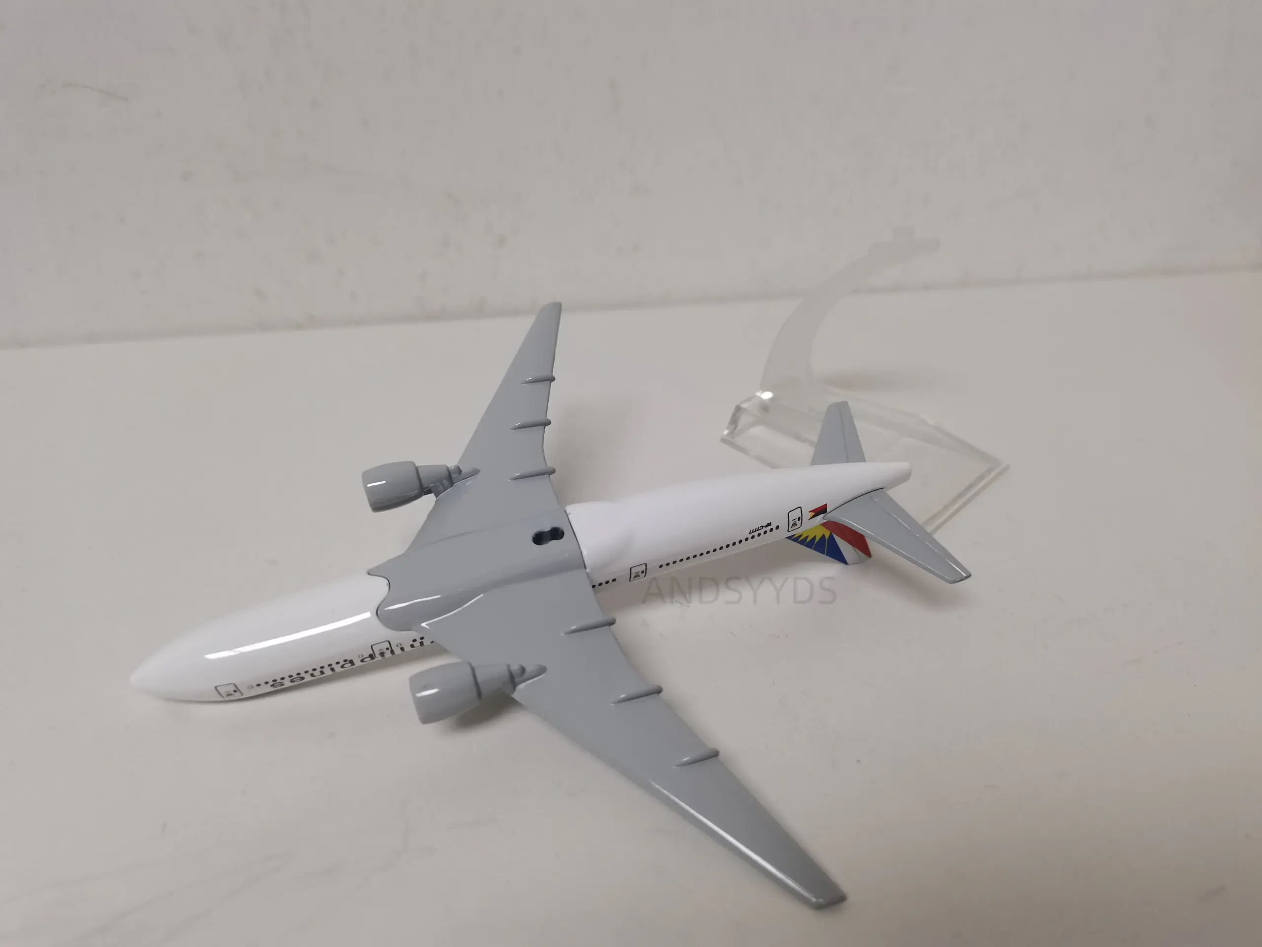 B777 Philippine Airlines Diecast Model 1/400 Scale 4 B777 Philippine Airlines Diecast Model 1/400 Scale - Image 4