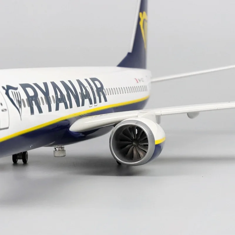 Ryanair B737 47cm Model with LED Lights 6 Ryanair B737 47cm Model with LED Lights - Image 6