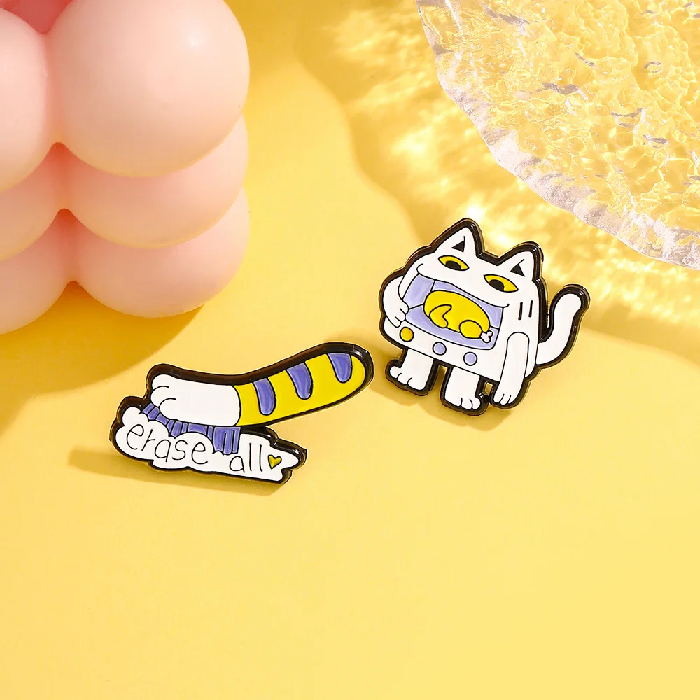 Creative Heart-Shaped Cat Brooch 5 Creative Heart-Shaped Cat Brooch - Image 5