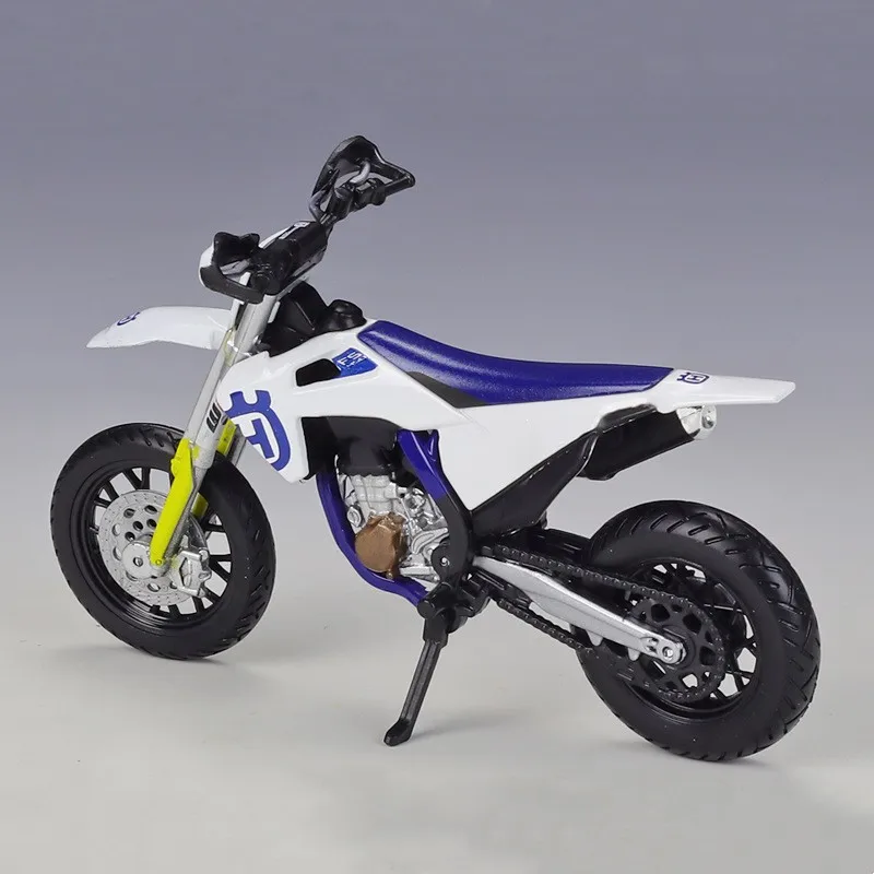 Husqvarna FS450 Supermoto 1:18 Scale Model 3 Husqvarna FS450 Supermoto 1:18 Scale Model - Image 3