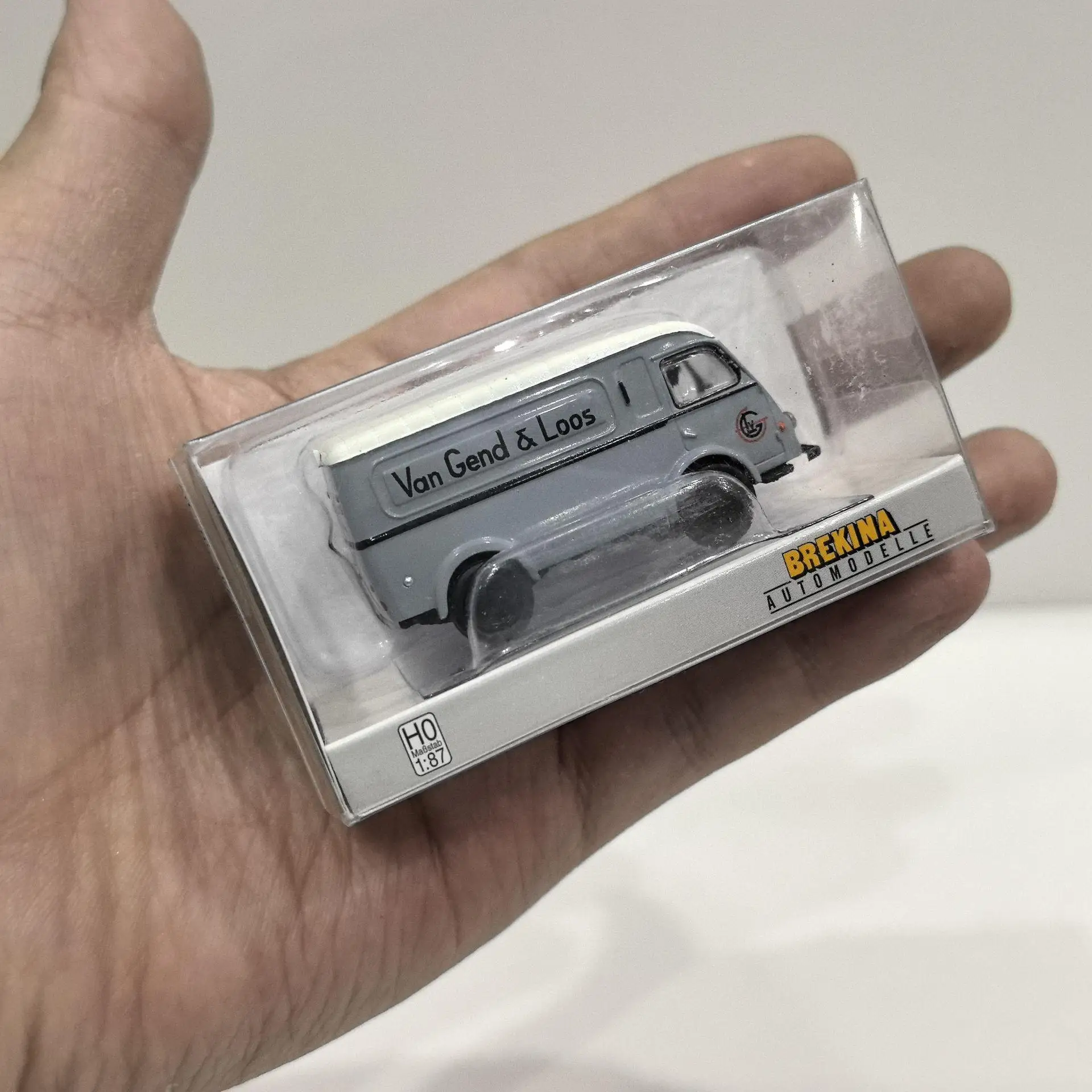 Vintage Renault Van Model 1:87 Scale 6 Vintage Renault Van Model 1:87 Scale - Image 6