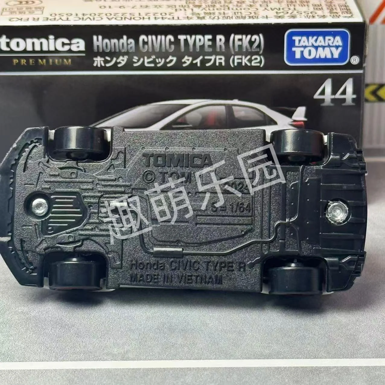 Takara Tomy 1:64 Honda Civic Type R FK2 Model 4 Takara Tomy 1:64 Honda Civic Type R FK2 Model - Image 4