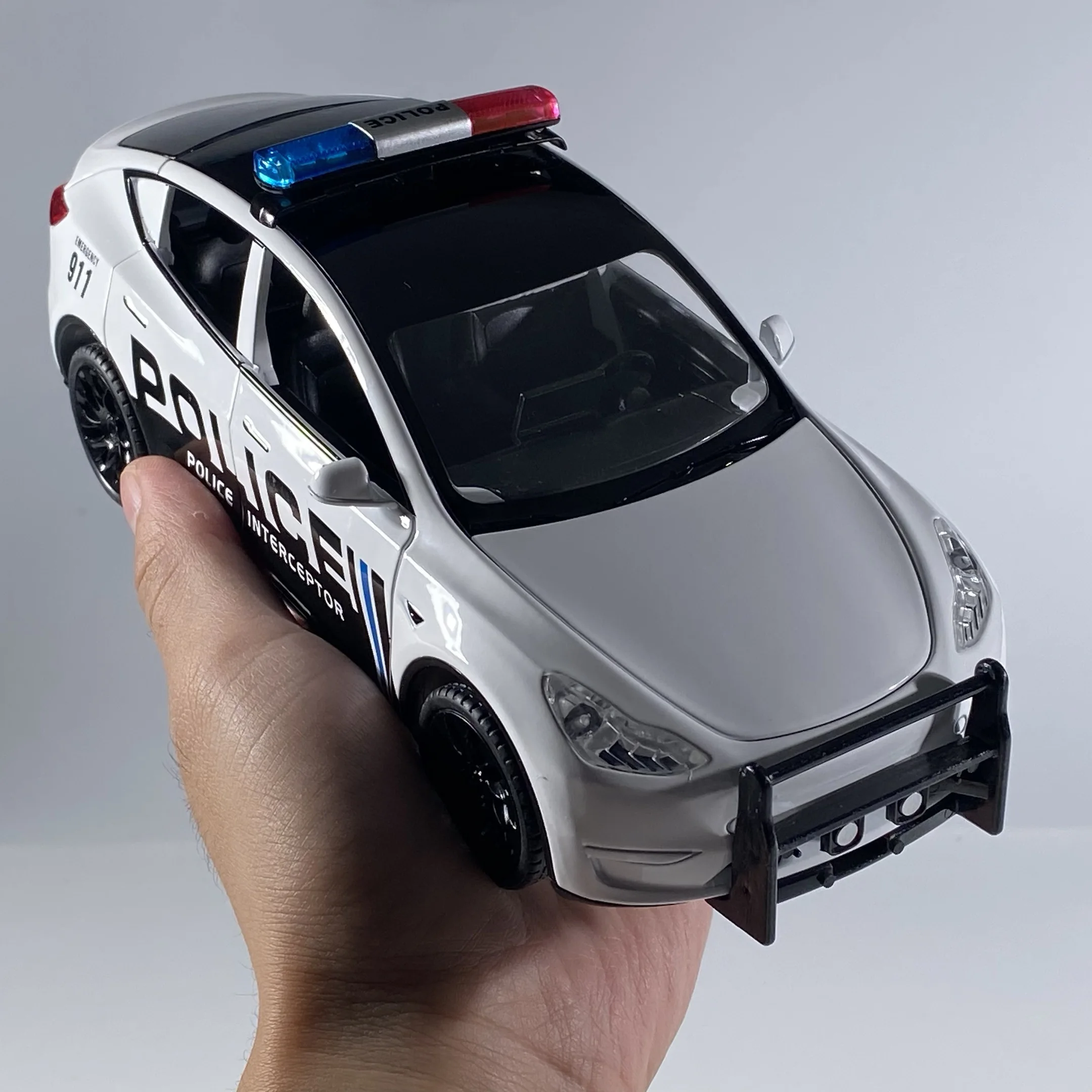 1:24 Scale Police Diecast Model Car in Black 6 1:24 Scale Police Diecast Model Car in Black - Image 6